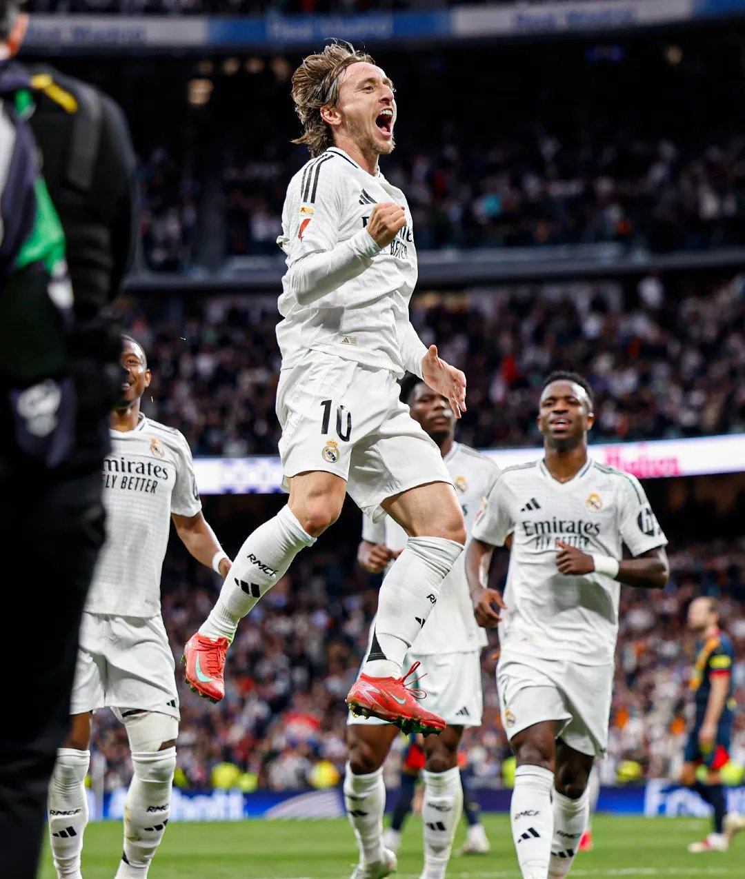 开云·体育平台入口Ming巅峰对决,德布劳内与60激战C9分钟,突破纪录胜负难料!(三千万德国赢微信表情包)